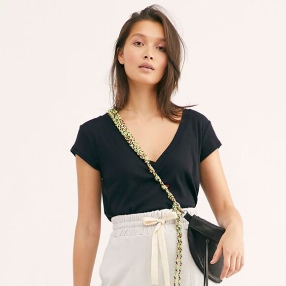Free People Black cropped V-neckline Baby Tee size Small - Picture 1 of 6